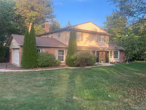 3570 W Long Lake Rd, West Bloomfield, MI 48323