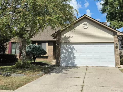 119 Arthur Dr, Troy, MI 48083