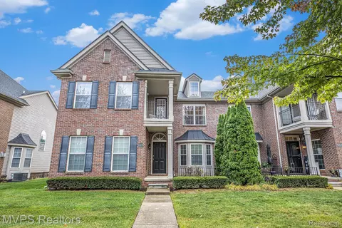 42640 Park Cresent Dr, Sterling Heights, MI 48313