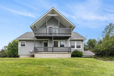 2658 Bullock Rd, Lapeer, MI 48446