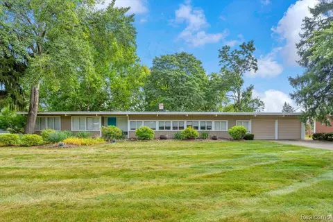 30560 Northgate Dr, Southfield, MI 48076