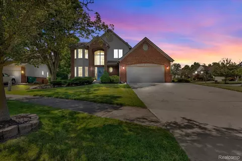 5365 Seminole Ct, Commerce, MI 48382