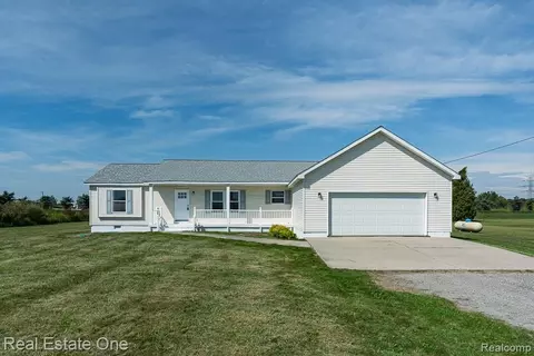 10185 N Genesee Rd, Thetford, MI 48458
