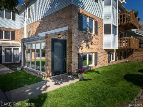 134 Pinewood Dr, Plymouth, MI 48170