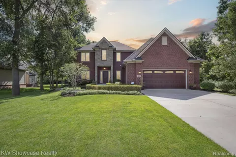 4067 Cameron Ct, Milford, MI 48381