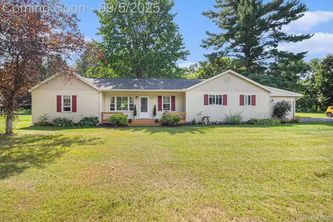 2895 Norton Rd, Howell, MI 48843