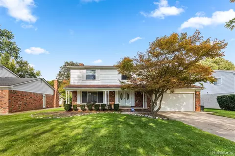 18230 Rainbow Dr, Lathrup Village, MI 48076