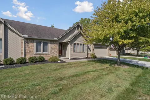 8230 Sawgrass Trl, Grand Blanc, MI 48439