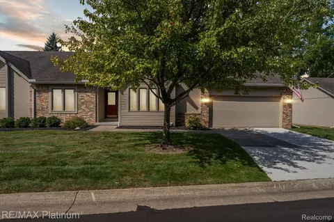 8230 Sawgrass Trl, Grand Blanc, MI 48439