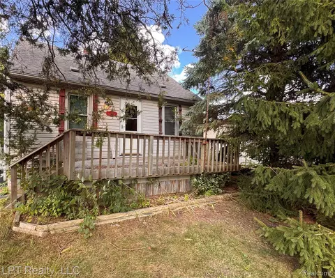 1165 Vinewood St, Auburn Hills, MI 48326