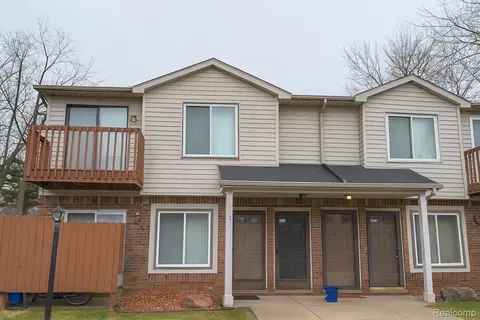 19106 E 14 Mile Rd, Roseville, MI 48066