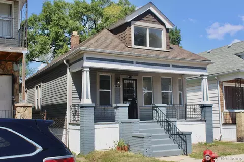 3905 Yemans St, Hamtramck, MI 48212