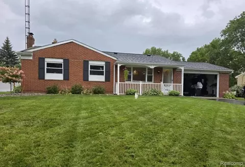 2057 Forest Heights Dr, Flint, MI 48507
