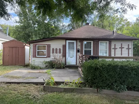 38 E Princeton Ave, Pontiac, MI 48340