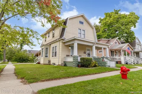 1303 10th Ave, Port Huron, MI 48060
