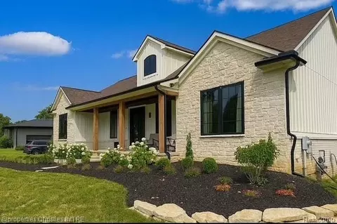 6253 Autumn Ash Ln, Romeo, MI 48065