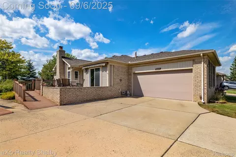 50165 Pepper Tree Dr #52, Macomb, MI 48044