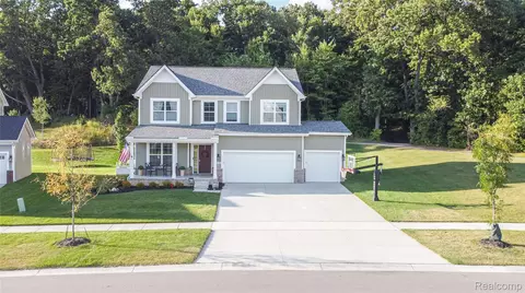 8179 Birchfield Dr, Green Oak, MI 48116