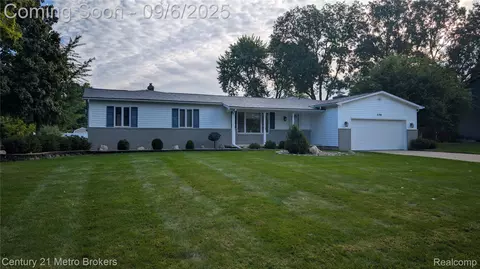 2184 Winding Way Dr, Davison, MI 48423