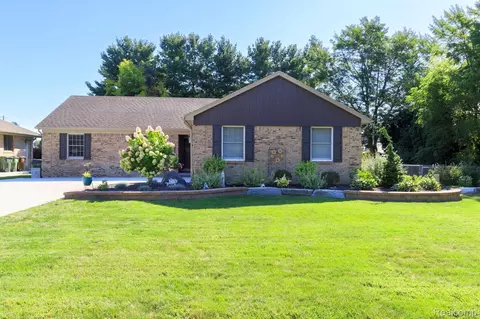 48200 Burton Dr, Shelby Township, MI 48317