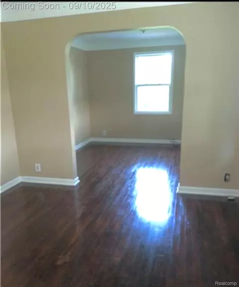 1529 E Muir Ave, Hazel Park, MI 48030