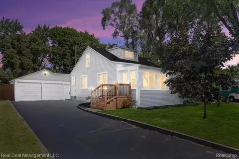 4414 Monroe Ave, Waterford, MI 48329