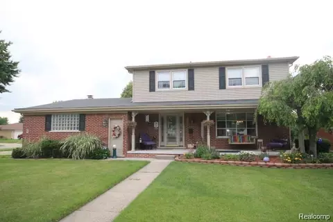 33511 Swan Dr, Sterling Heights, MI 48312