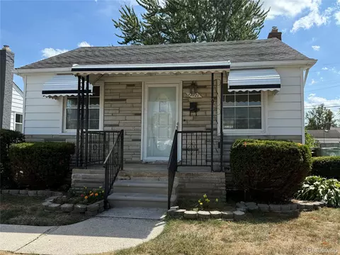 13021 Cunningham St, Southgate, MI 48195