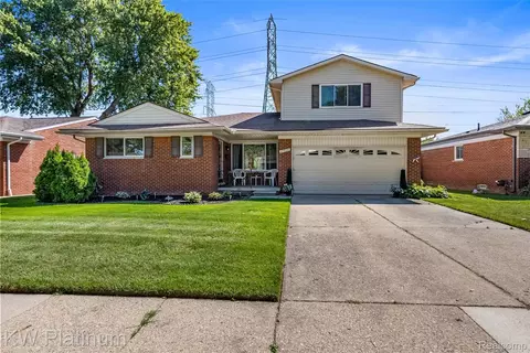 29820 Palomino Dr, Warren, MI 48093