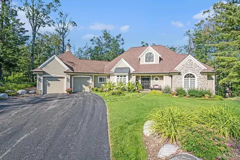 4610 Stoney Hill Ct, Harbor Springs, MI 49740