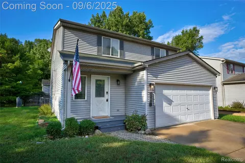 2948 Newberry Rd, Waterford, MI 48329