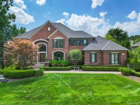 4732 Goodison Place Dr, Oakland, MI 48306