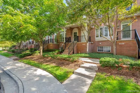 20059 Rodeo Ct, Southfield, MI 48075