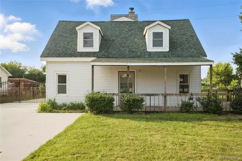 420 Wellsboro St, Walled Lake, MI 48390