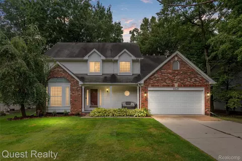 30845 Cedar Creek Dr, Farmington, MI 48336