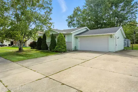 132 Saint Clair Blvd, Marysville, MI 48040