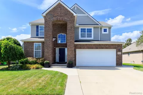 50219 Cheltenham Dr, Macomb, MI 48044