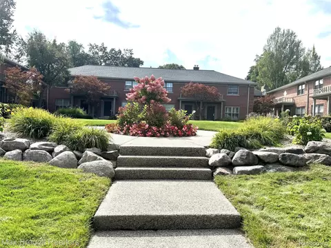 639 N Old Woodward Ave, Birmingham, MI 48009