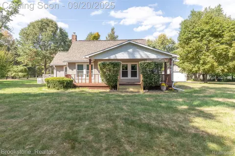 810 Beardon, Orion, MI 48362