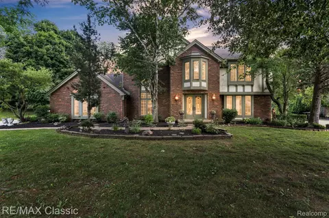 29942 Deer Run Ct, Farmington Hills, MI 48331