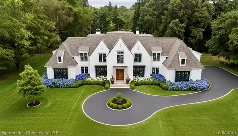 6360 Hills Dr, Bloomfield Hills, MI 48301