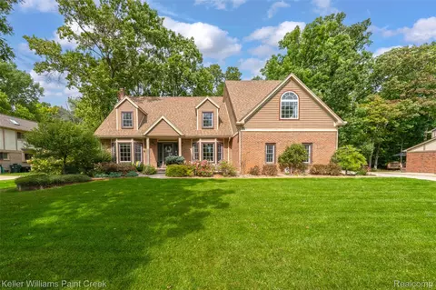 147 Overlake Dr, Orion, MI 48362