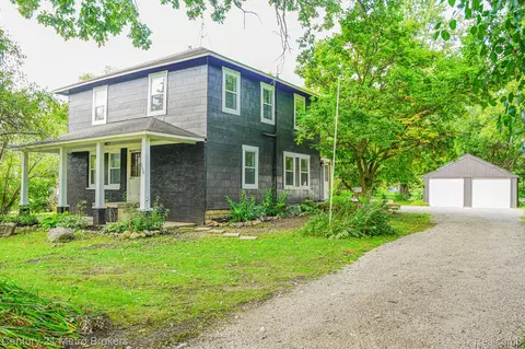 2456 W Stanley Rd, Mount Morris, MI 48458