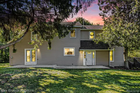 7147 Mabley Hill Rd, Fenton, MI 48430