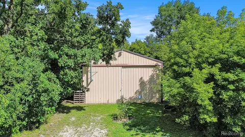 3361 S Center Rd, Burton, MI 48519