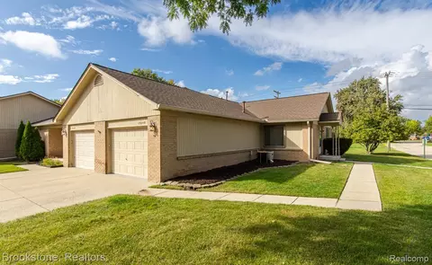 19259 Angela Ct, Roseville, MI 48066