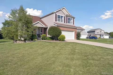 7056 Glenmeadow Ct, Grand Blanc, MI 48439