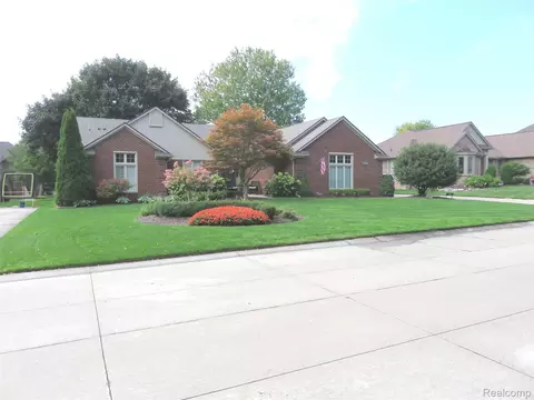 2322 Regency Hills Dr, Shelby Township, MI 48316