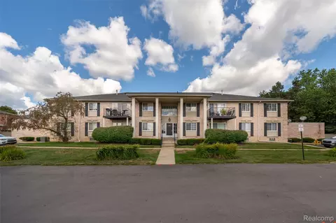 6151 Orchard Lake Rd #103, West Bloomfield, MI 48322