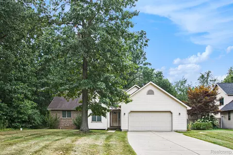 5522 Jessael Dr, Bath, MI 48808
